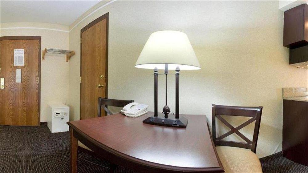 Candlewood Suites Grand Rapids Airport By Ihg Cascade Екстер'єр фото