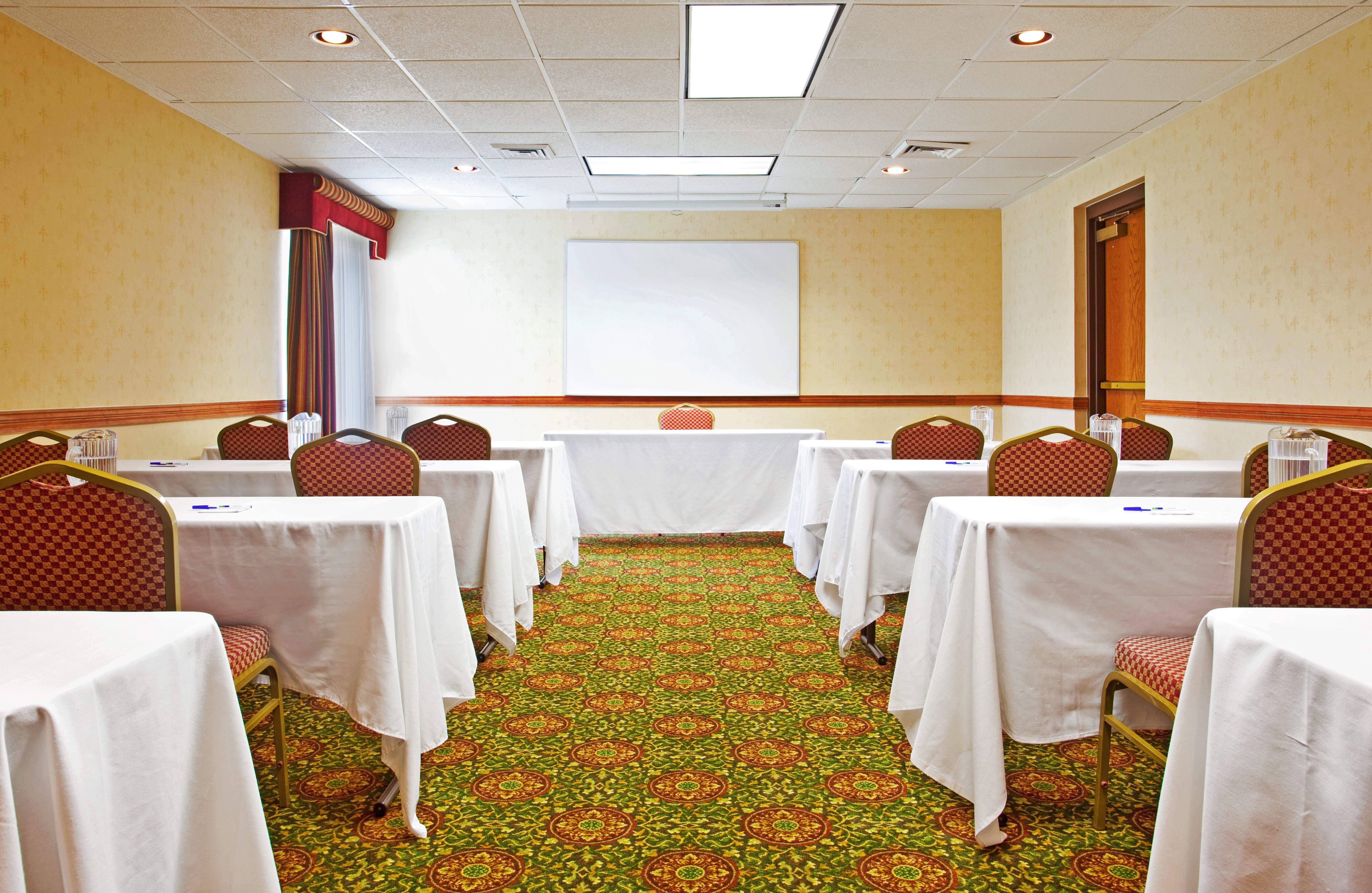 Candlewood Suites Grand Rapids Airport By Ihg Cascade Екстер'єр фото