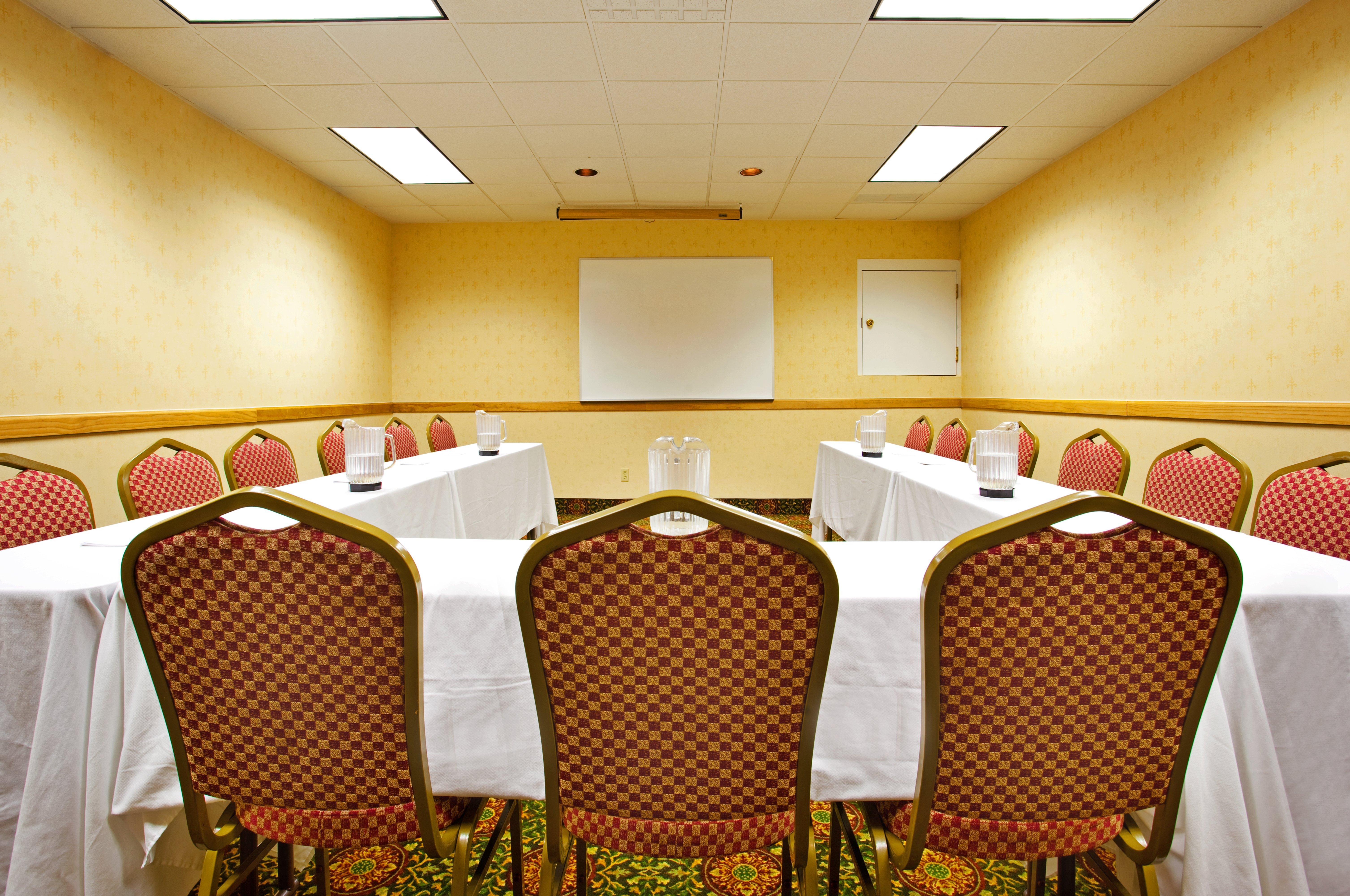 Candlewood Suites Grand Rapids Airport By Ihg Cascade Екстер'єр фото